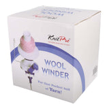 KnitPro wolmolen met tafelklem in gebruik met een yarn cake